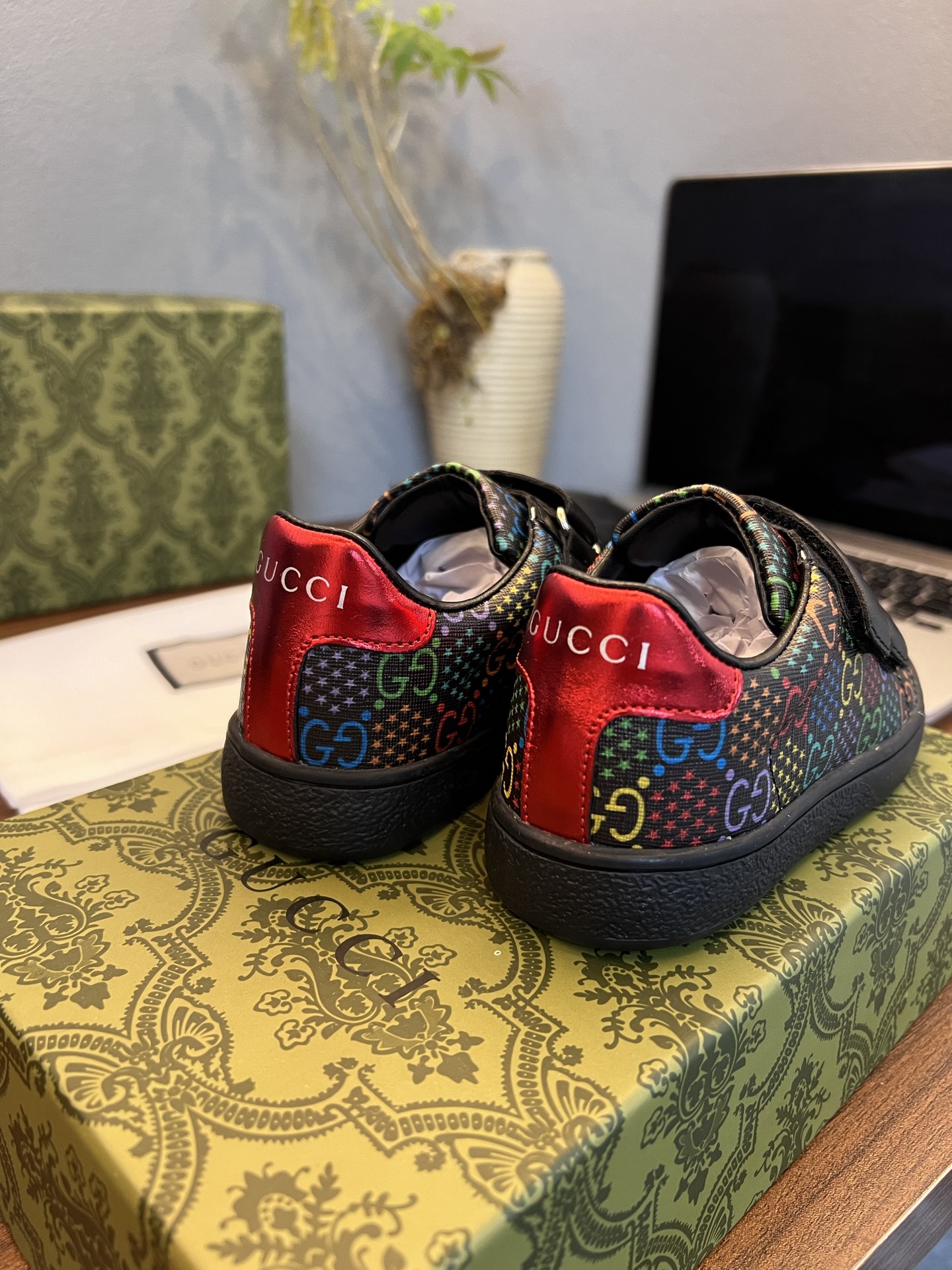 Children's shoes child